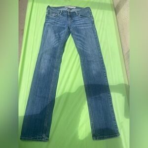 LOW RISE HOLLISTER VINTAGE DISTRESSED JEANS SKINNY 
SIZE 0 REGULAR JUNIORS